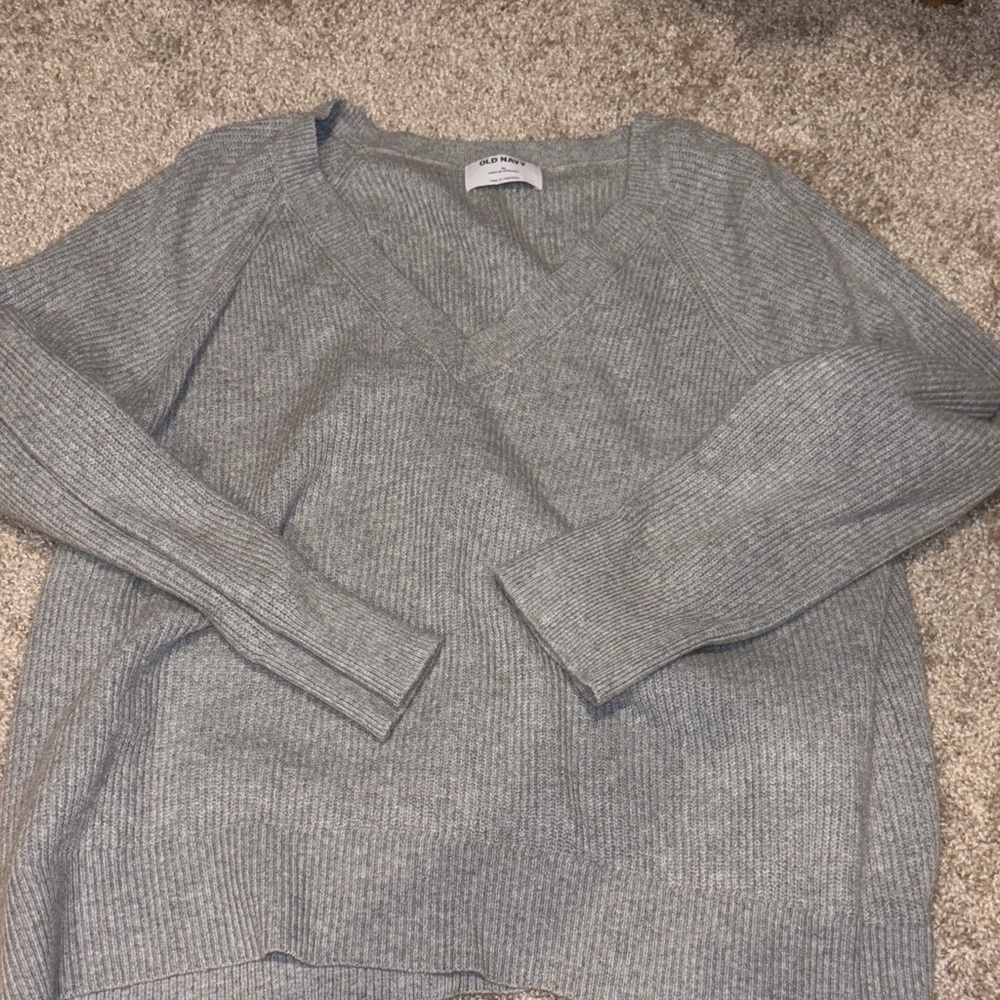 Old Navy Women's Gray V-Neck Sweater